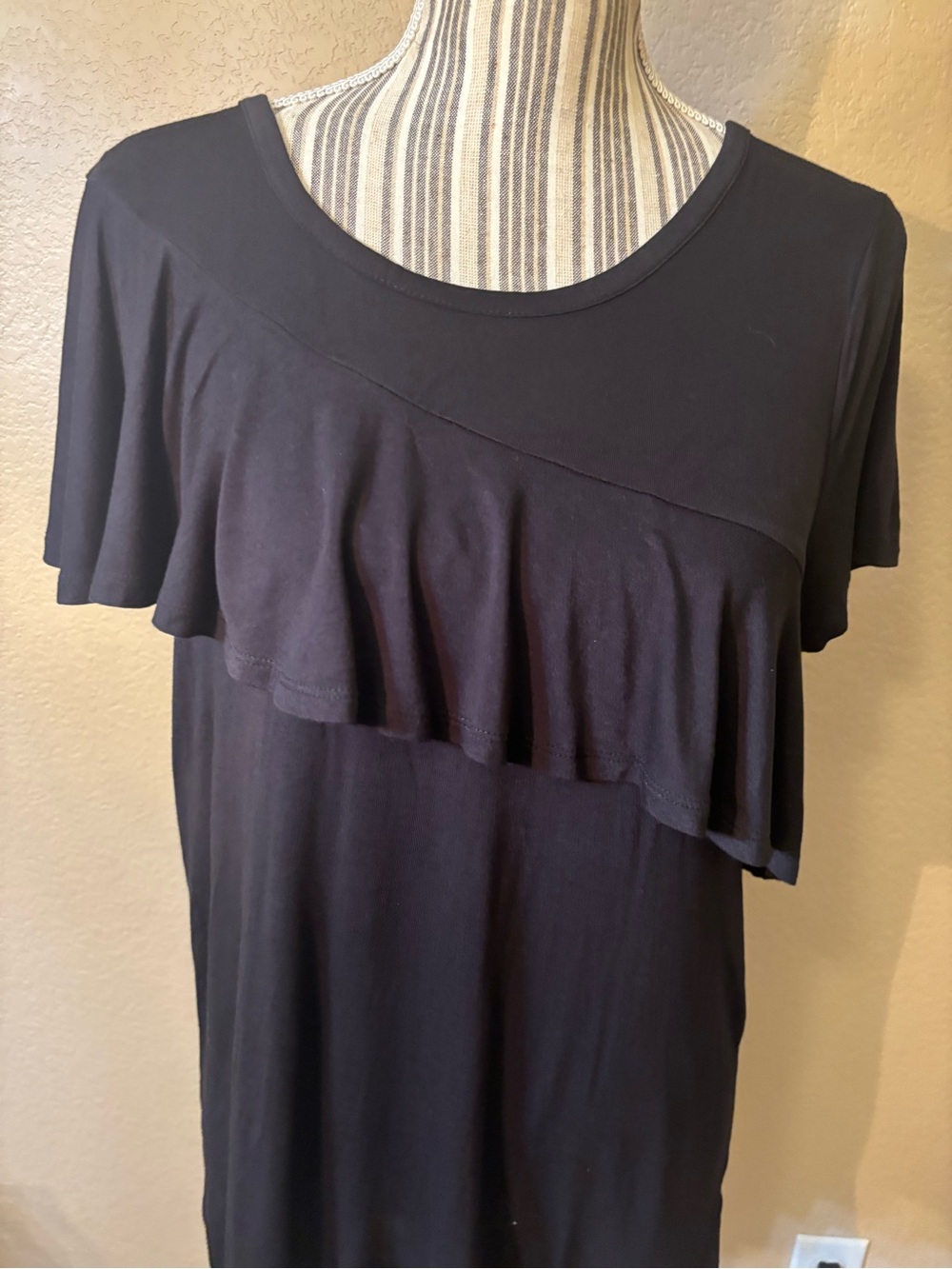 a.n.a Top Small Black Short-Sleeve Ruffle Tee Flowy Rayon Spandex Stretch Soft - Picture 3 of 14